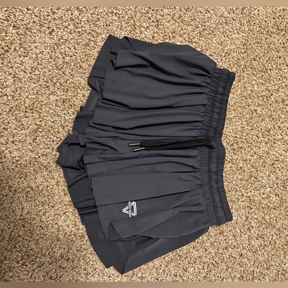Keiki Kona 2-in-1 flowy shorts - grey size small